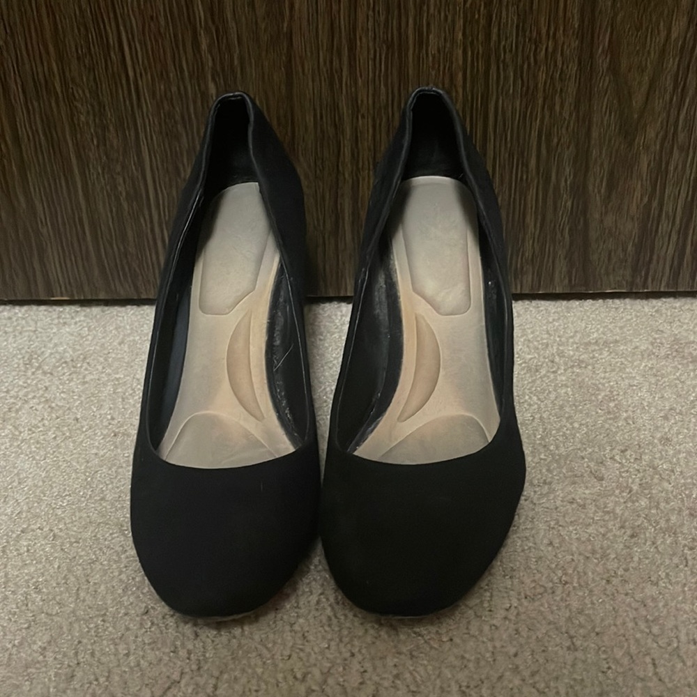 Black size 9 business professional chunky heels